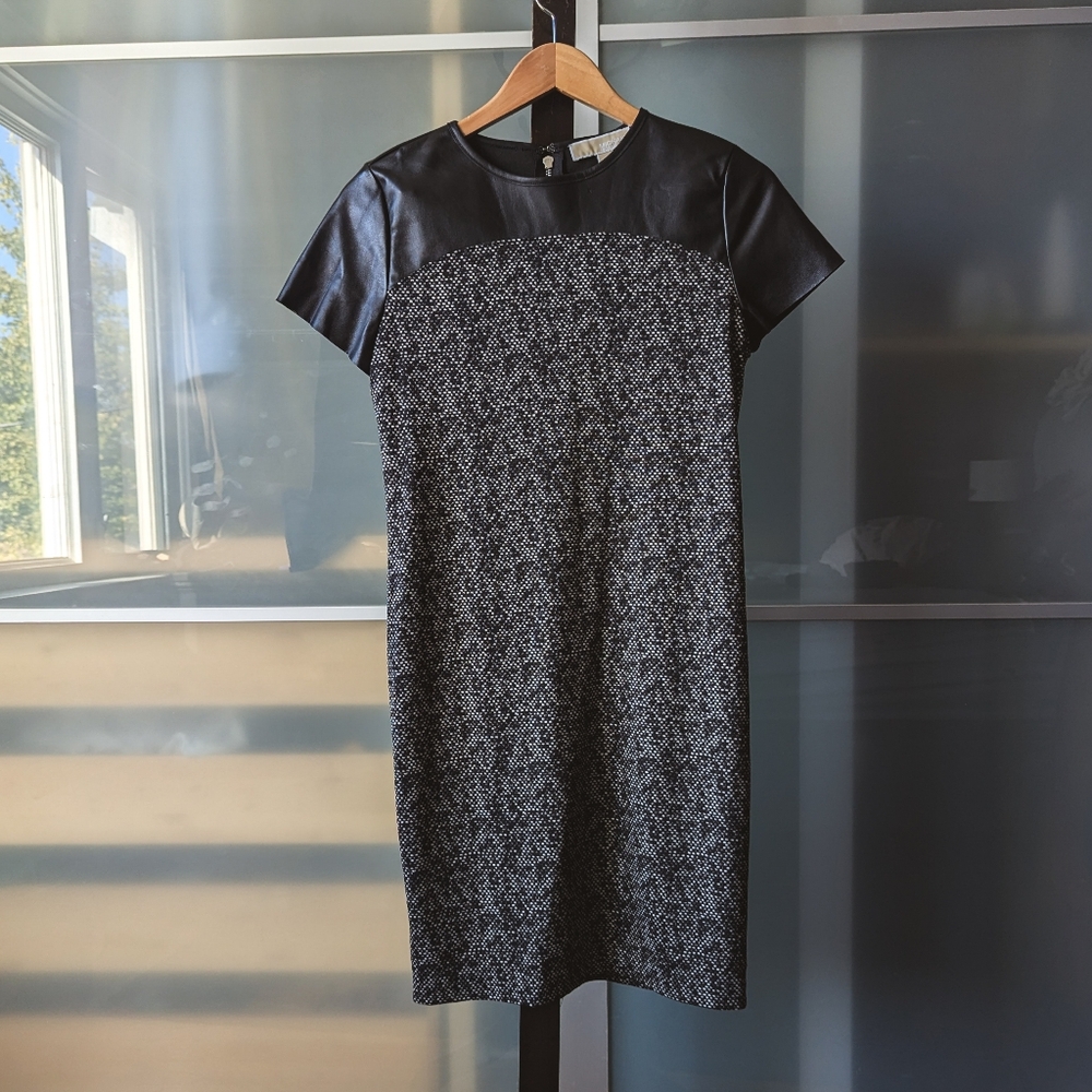 ✴️🪡🧵NEEDS LOVE MICHAEL KORS Faux Leather Yoke Short Sleeve Sheath Dress - 2 - Picture 2 of 16